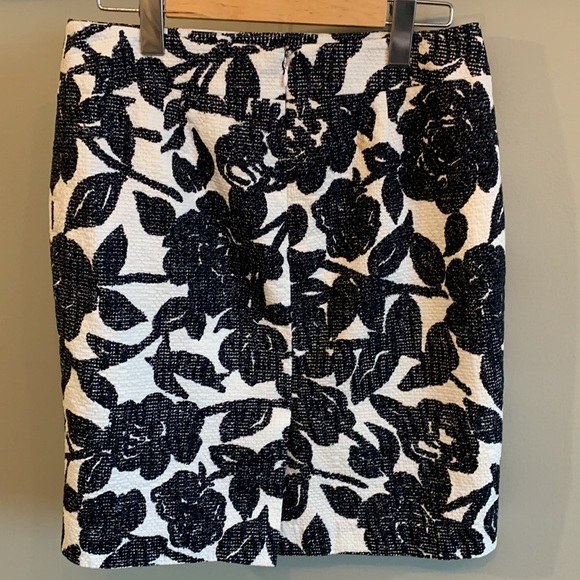 Ann Taylor Floral Tweed Black and White Skirt - Picture 2 of 8